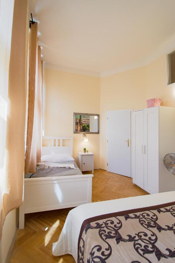 City Center Apartment Legerova Praag Buitenkant foto